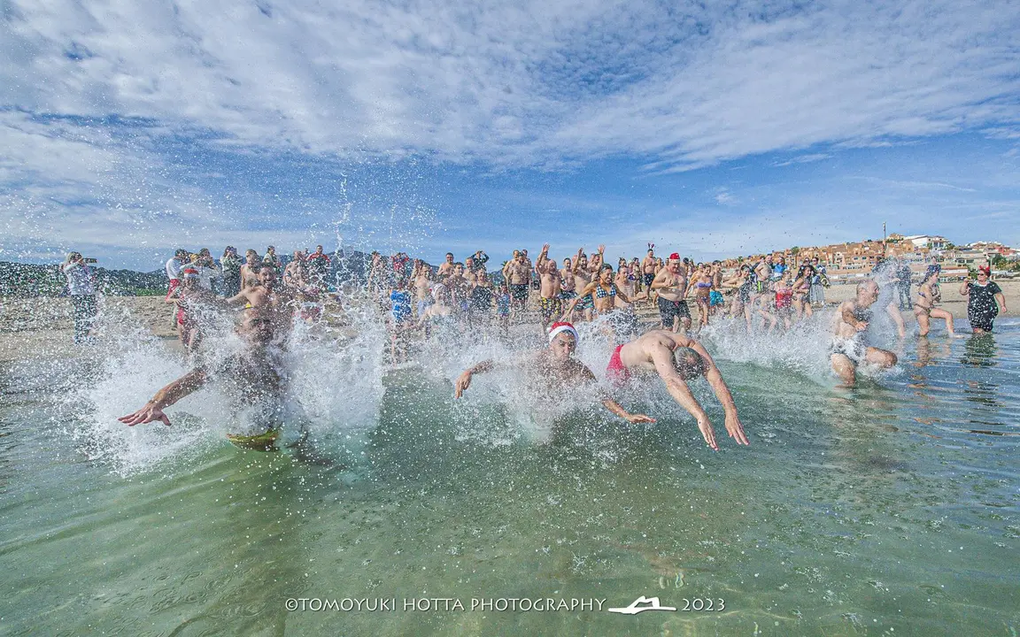&Uacute;ltimo ba&ntilde;o del a&ntilde;o. Foto Tomoyuki Hotta (4)