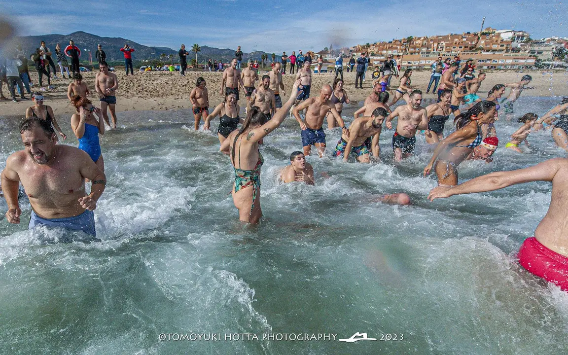 &Uacute;ltimo ba&ntilde;o del a&ntilde;o. Foto Tomoyuki Hotta (7)