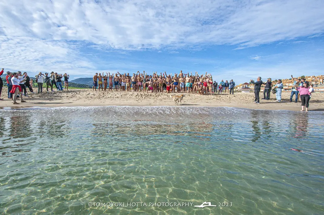 &Uacute;ltimo ba&ntilde;o del a&ntilde;o. Foto Tomoyuki Hotta (52)