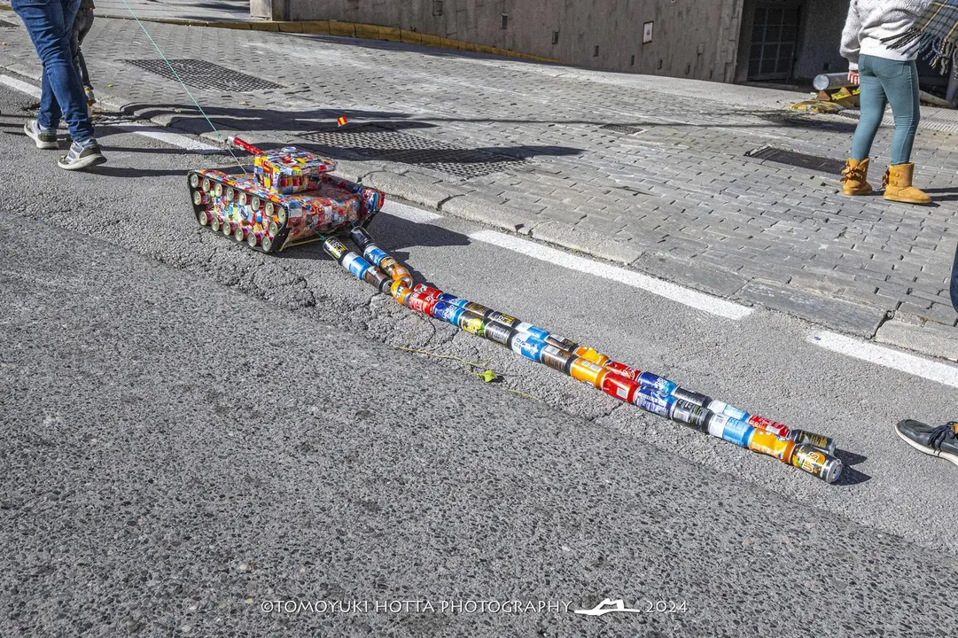 Arrastre de latas. Foto Tomoyuki Hotta (7)