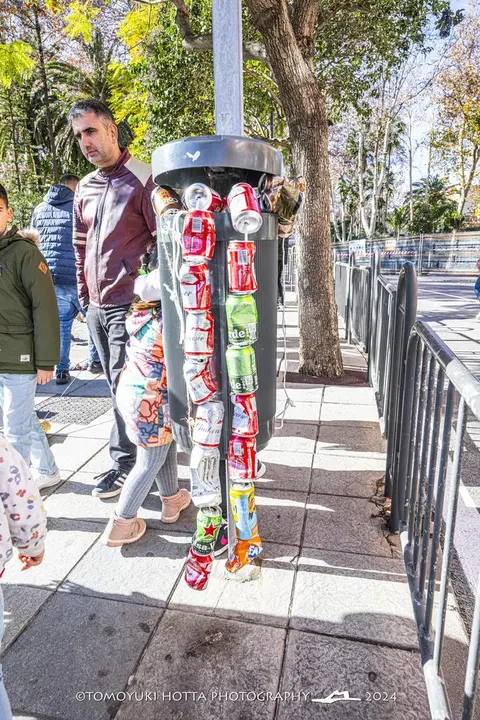Arrastre de latas. Foto Tomoyuki Hotta (9)