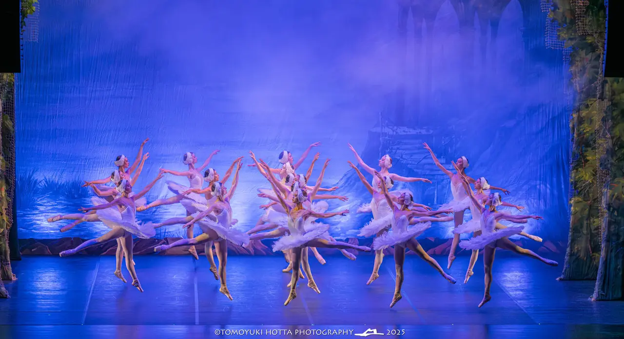 El Lago de los Cisnes. Foto Tomoyuki Hotta (11)