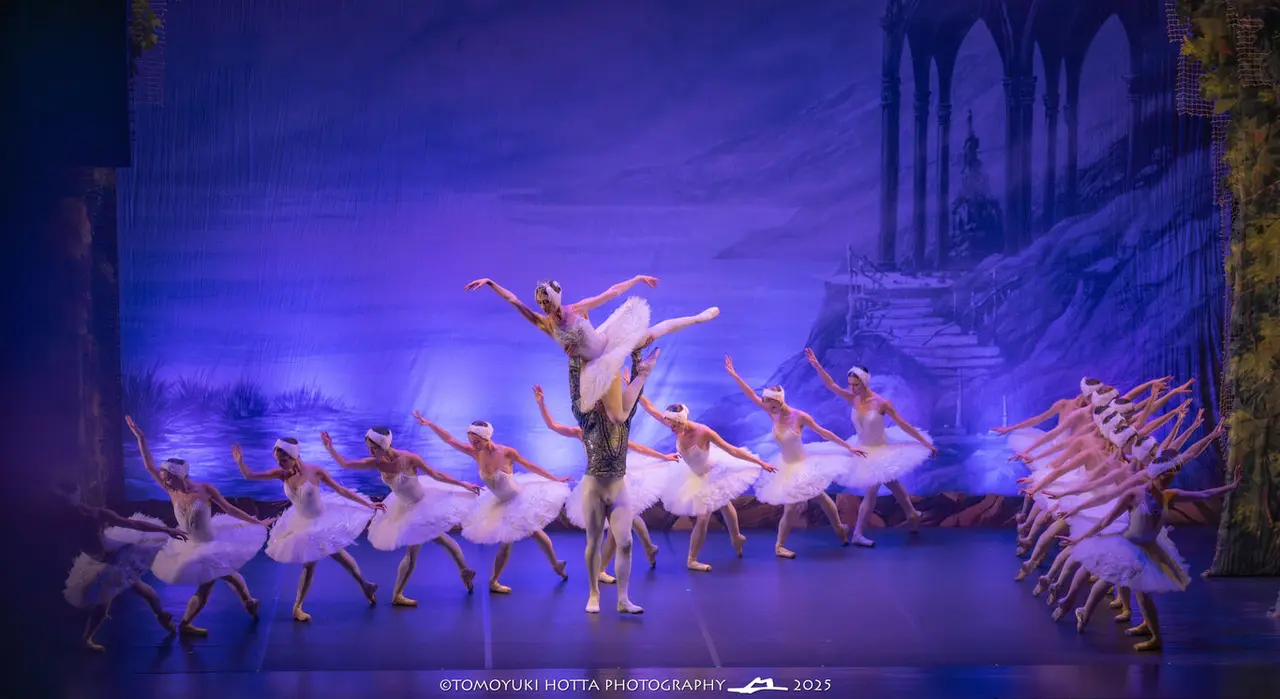 El Lago de los Cisnes. Foto Tomoyuki Hotta (28)