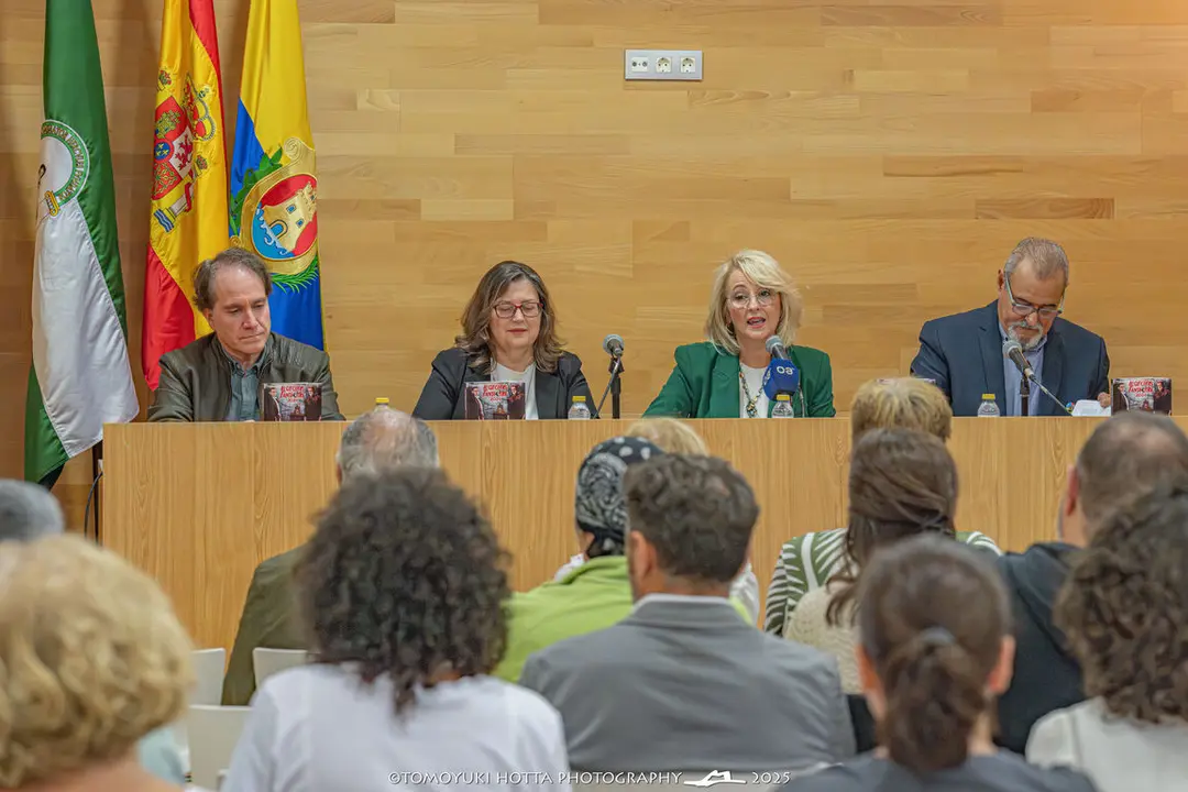 Presentaci&oacute;n Memoria Algeciras Fantastika. Foto Tomoyuki Hotta (2)