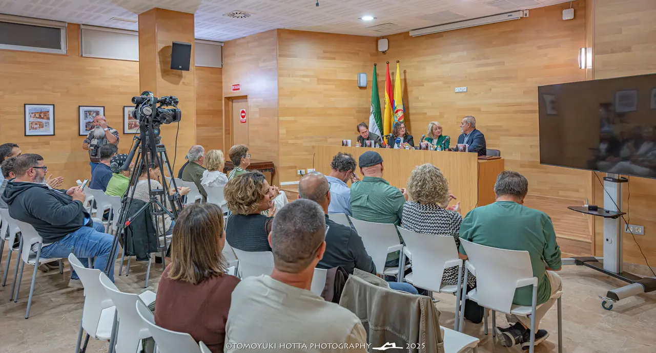 Presentaci&oacute;n Memoria Algeciras Fantastika. Foto Tomoyuki Hotta (30)