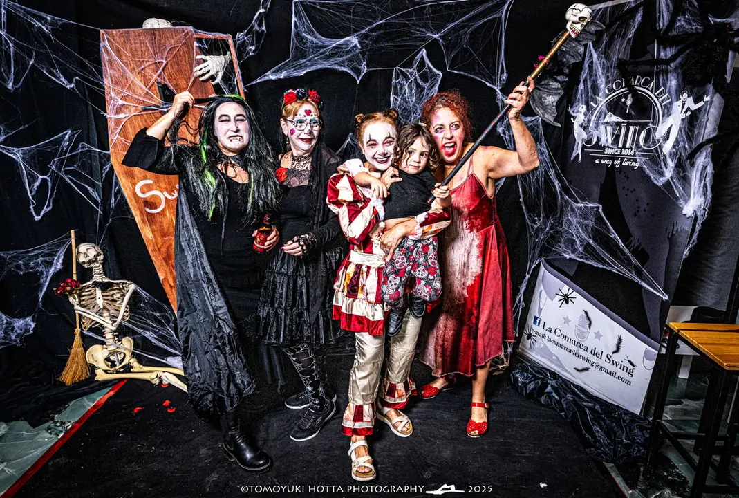 Halloswing. Foto Tomoyuki Hotta (2)