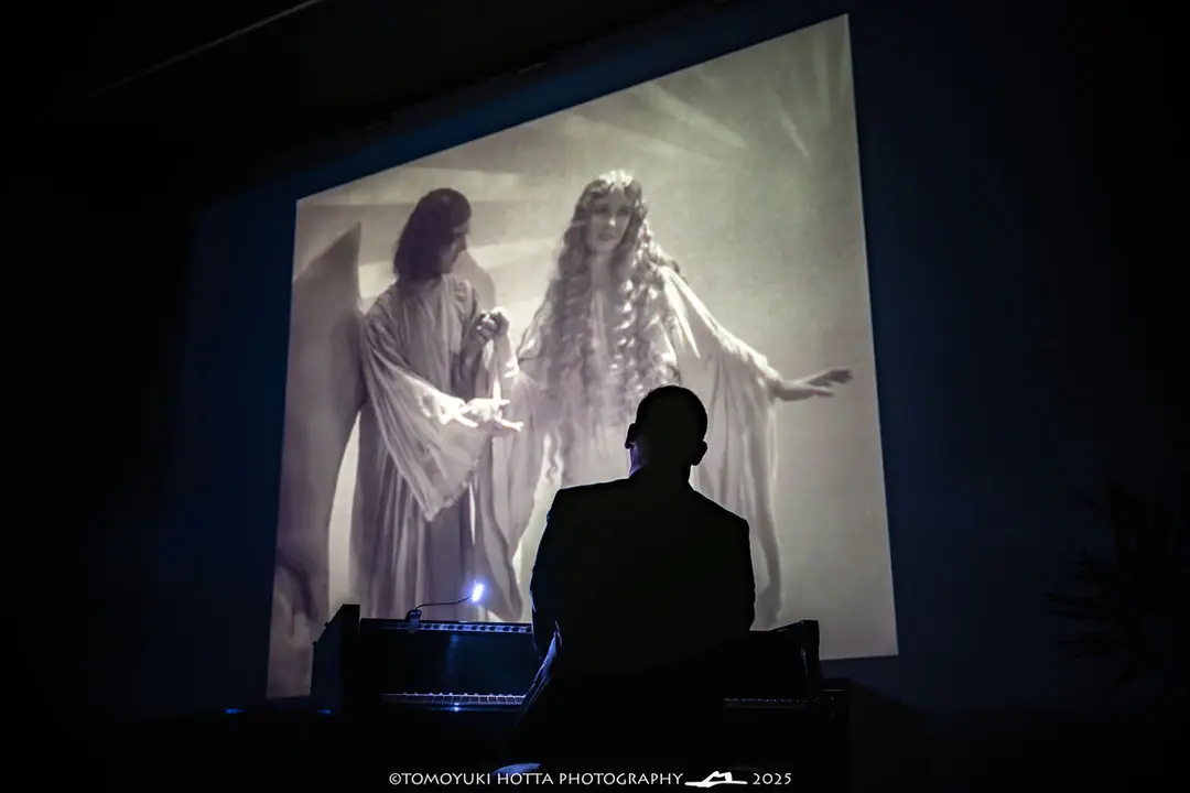 El fantasma de la &oacute;pera. Foto Tomoyuki Hotta (6)