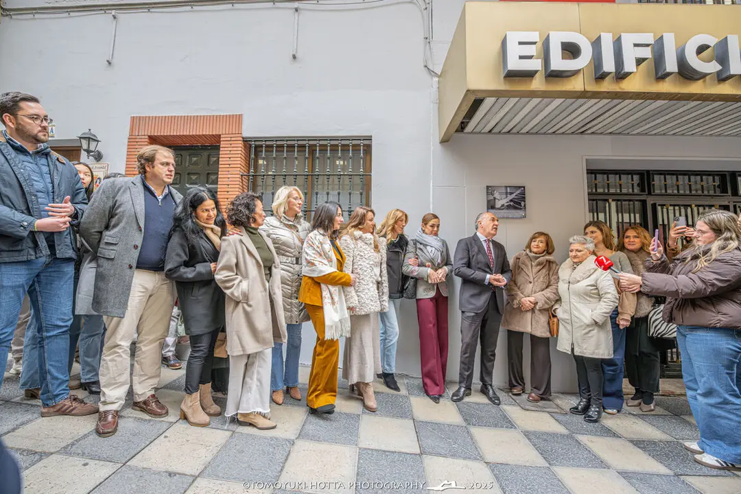 Placa Lola Manteca. Foto Tomoyuki Hotta (2)
