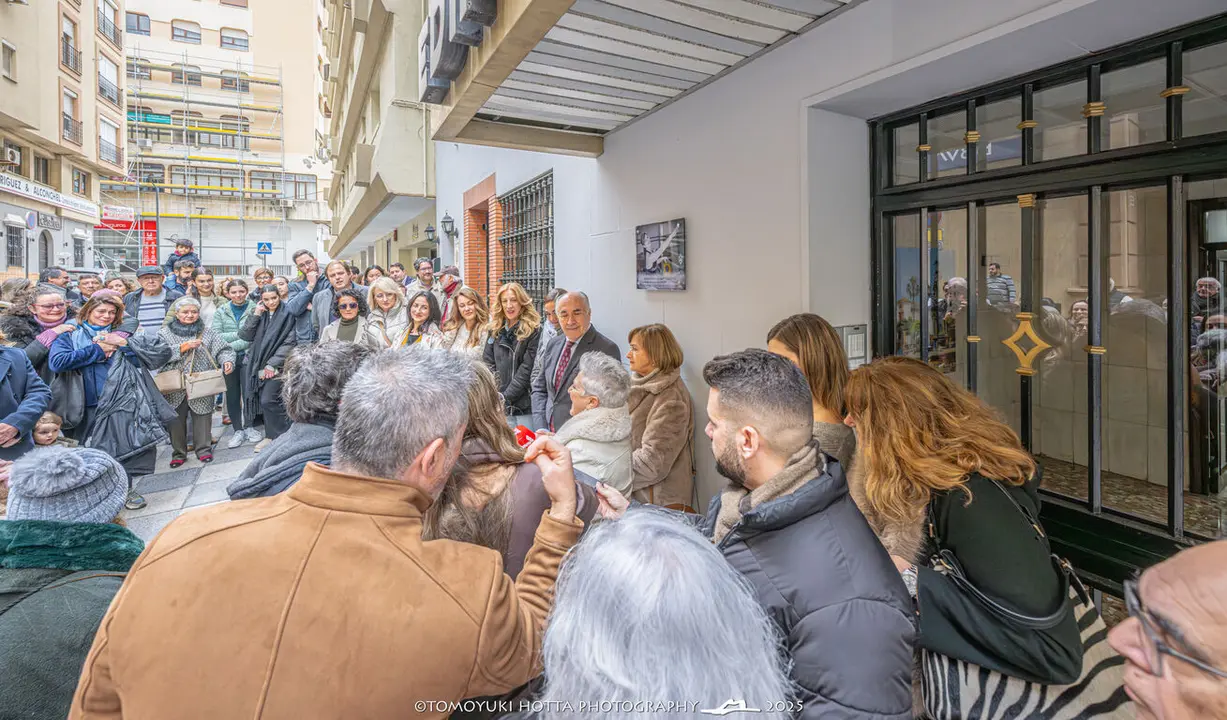 Placa Lola Manteca. Foto Tomoyuki Hotta (4)