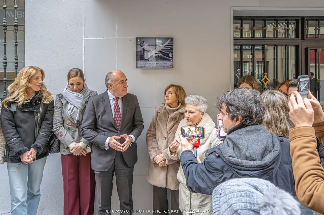 Placa Lola Manteca. Foto Tomoyuki Hotta (5)