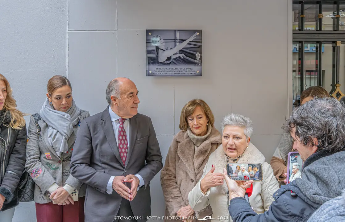 Placa Lola Manteca. Foto Tomoyuki Hotta (6)