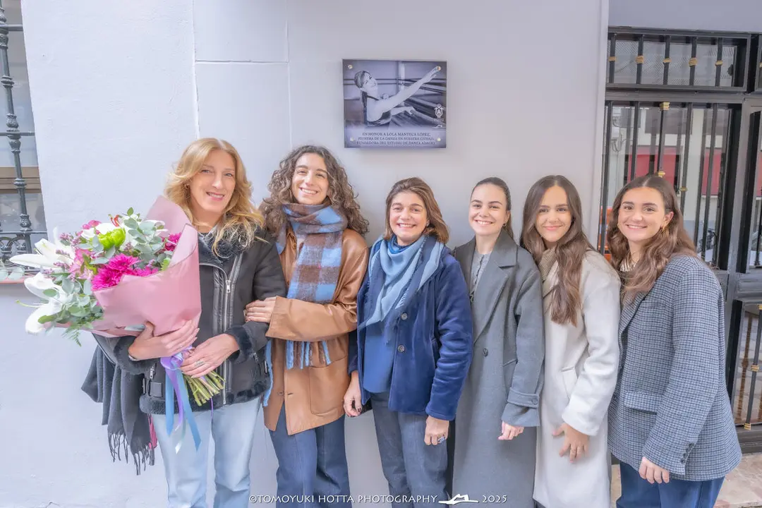 Placa Lola Manteca. Foto Tomoyuki Hotta (22)
