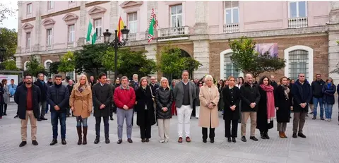 Minuto de silencio en C&aacute;diz