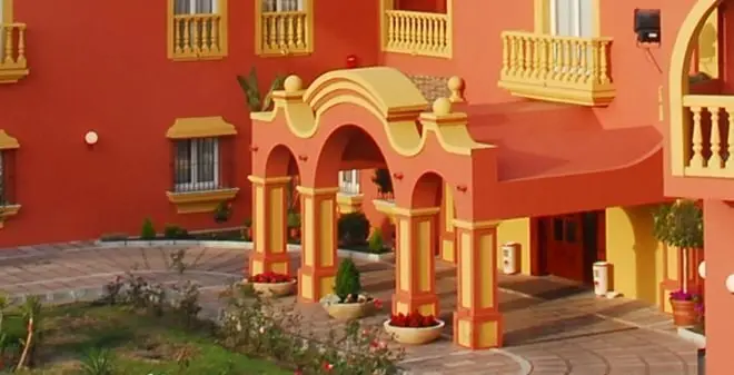 Hotel Albor&aacute;n