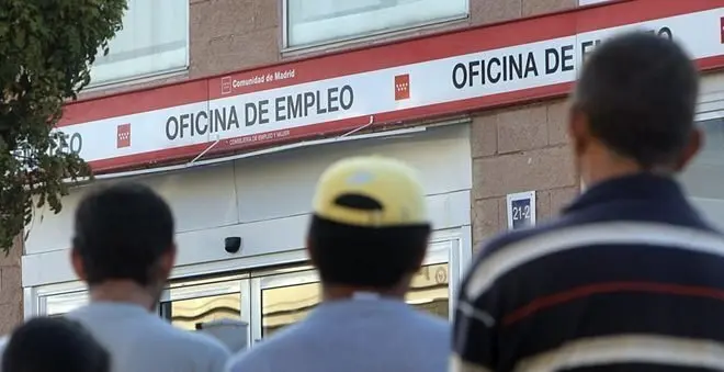 Desempleados_puertas_INEM