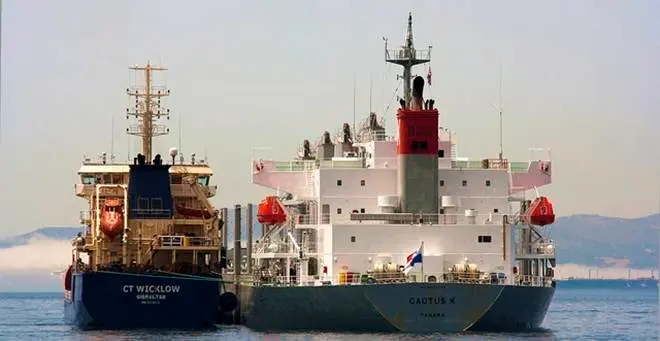 Una operaci&oacute;n de bunkering frente a Gibraltar