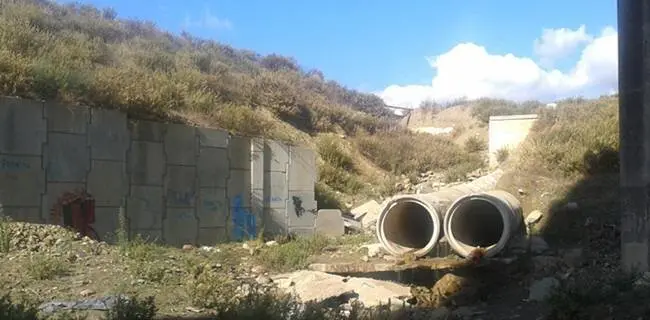 Muro contencion y colector en el Tropez&oacute;n