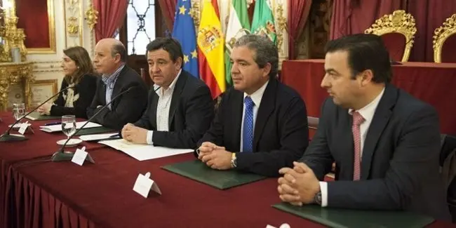 David  Gil  y otros miembros Diputaci&oacute;n C&aacute;diz