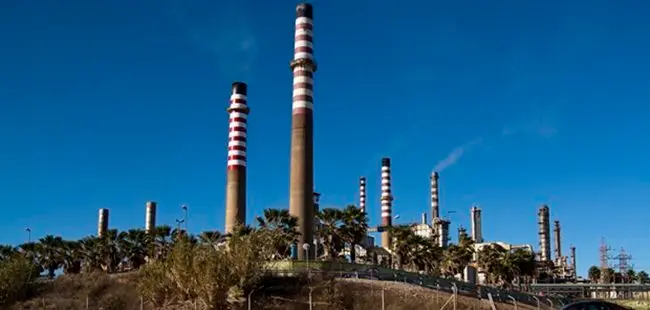 1280px-Refiner&iacute;a_Gibraltar-San_Roque