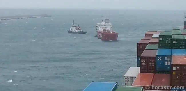 Remolcador auxiliando a un buque en el Puerto