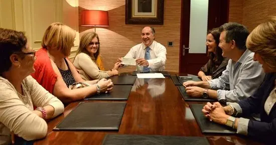 Entrega cheque El Trigal