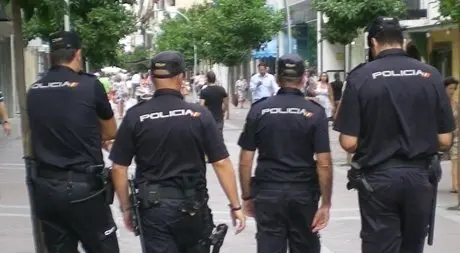 Polic&iacute;a Nacional en la calle Ancha