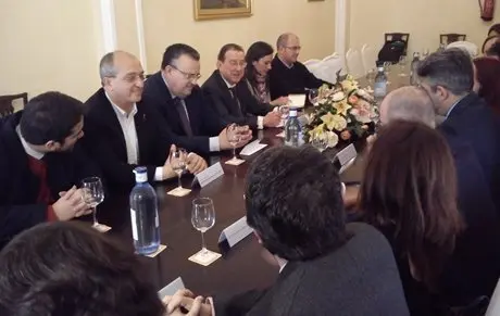 Foto reunion Consejero Justicia con abogados 1