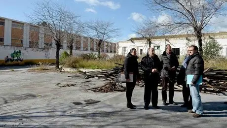 Visita a los terrenos del antiguo cuartel de Fuentenueva, donde se ubicar&aacute; el nuevo conservatorio