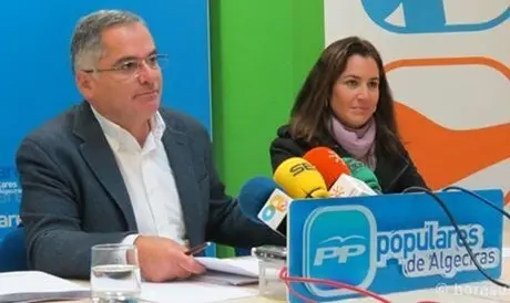 Jacinto Mu&ntilde;oz y Paula Conesa en una rueda de prensa
