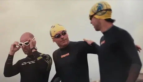 TRES HOMBRES CONTRA EL MAR