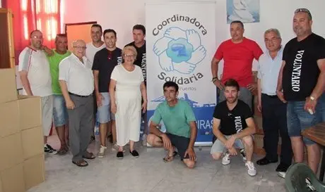 Miembros de la Coordinadora Solidaria junto con p&aacute;rroco de la Pi&ntilde;era, Pedro G&oacute;mez