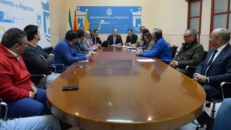Reuni&oacute;n con los vecinos y colectivos