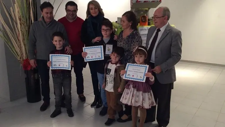 Premiados en el concurso de esculturas de lata