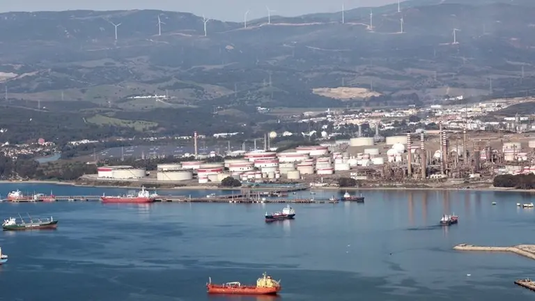 Vista a&eacute;rea de la Refiner&iacute;a Cepsa