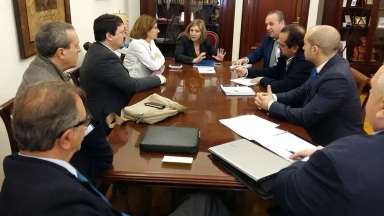 Reuni&oacute;n con el grupo transfronterizo