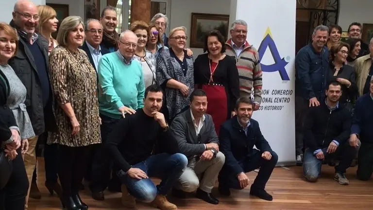 Foto convivencia comerciantes