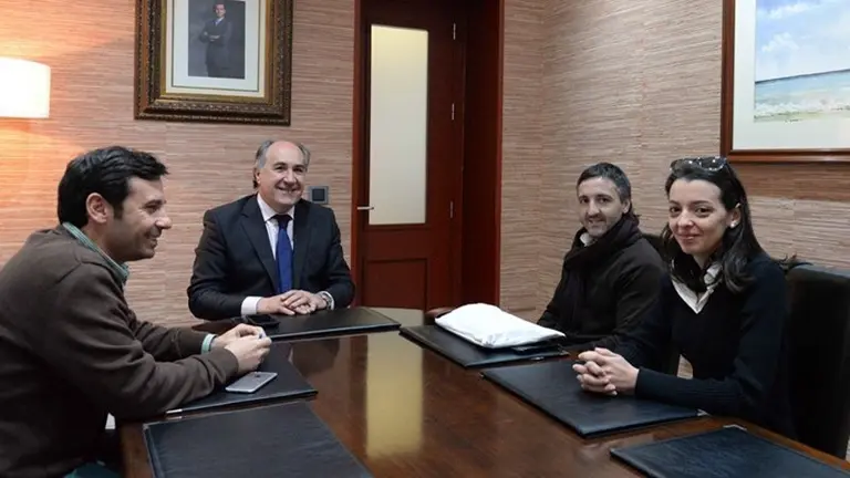 VISITA ALCALDIA IRENE SARMIENTO CAMPEONA DE ESPANA DE TAY-CHY (1)