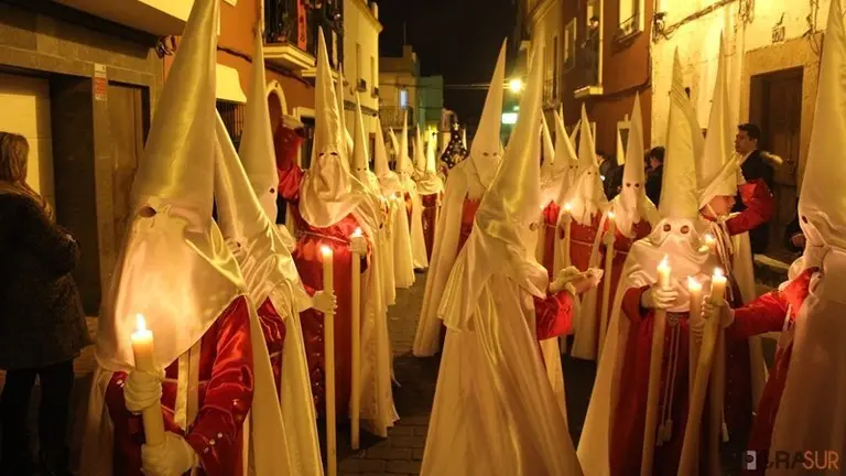 Penitentes de la Hermandad de la Columna