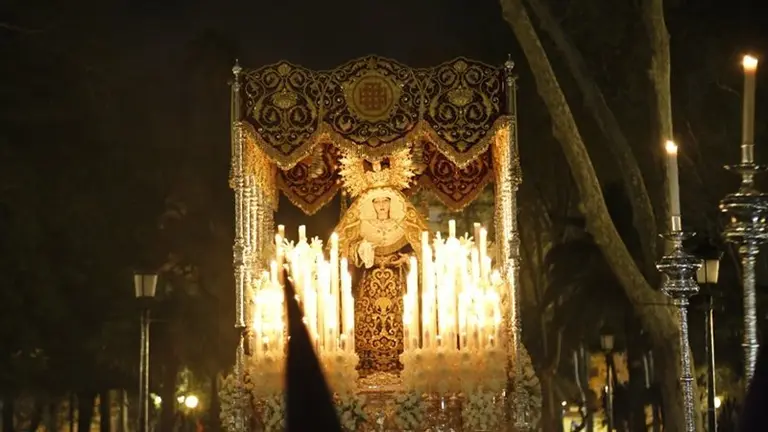Bonita imagen del Mayor Dolor en el Parque