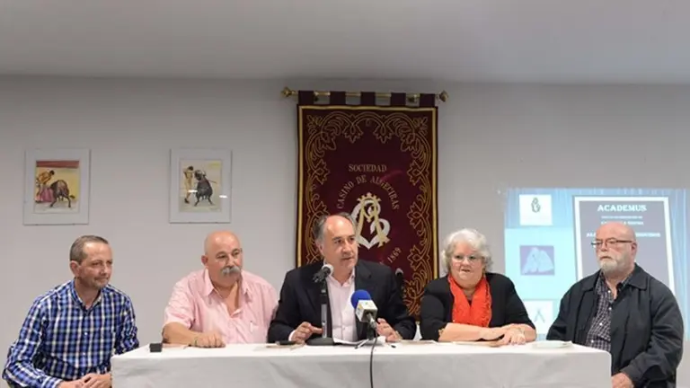 LIBRO DE JUAN MOYA