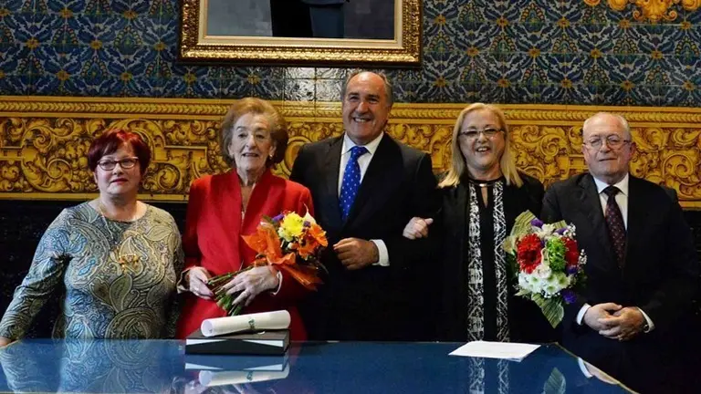 GALARDON MUJER EMPRESARIA