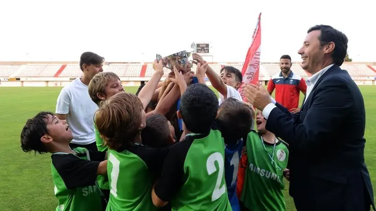 ENTREGA DE TROFEOS LIGA FUTBOL PACO CINTADO (1)