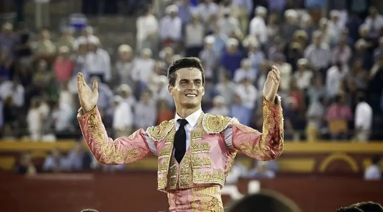 David Galvan a hombros en Algeciras Jun2016