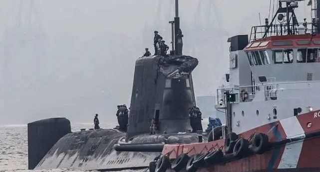 HMS-Ambush-remolcado-Gibraltar-colision_ECDIMA20160721_0001_21