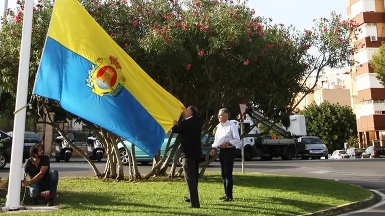 1-IZADO DE BANDERA