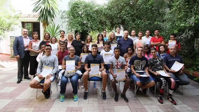 BARRIO VIVO ENTREGA DE DIPLOMAS DE ACTIVIDADES ORGANIZADAS POR LA COORDINADORA CONTRA LA DROGA
