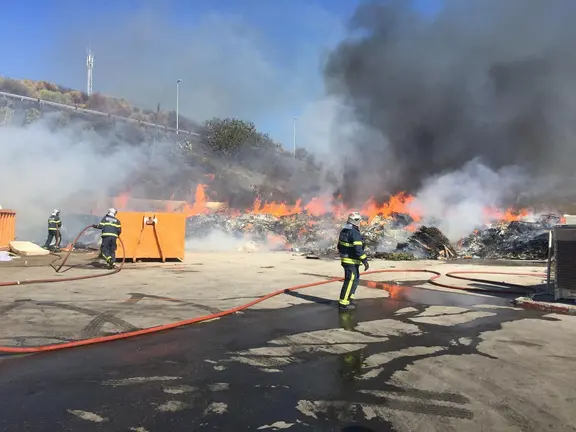 Incendio punto limpio