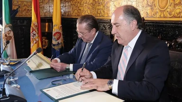 De Llera y Landaluce en la firma del convenio
