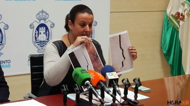 Laura Ruiz ense&ntilde;a las grietas del Virgen de la Esperanza