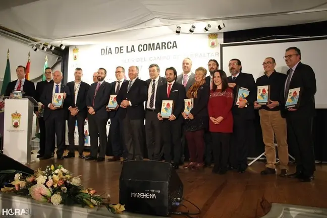 Foto de familia con los galardonados